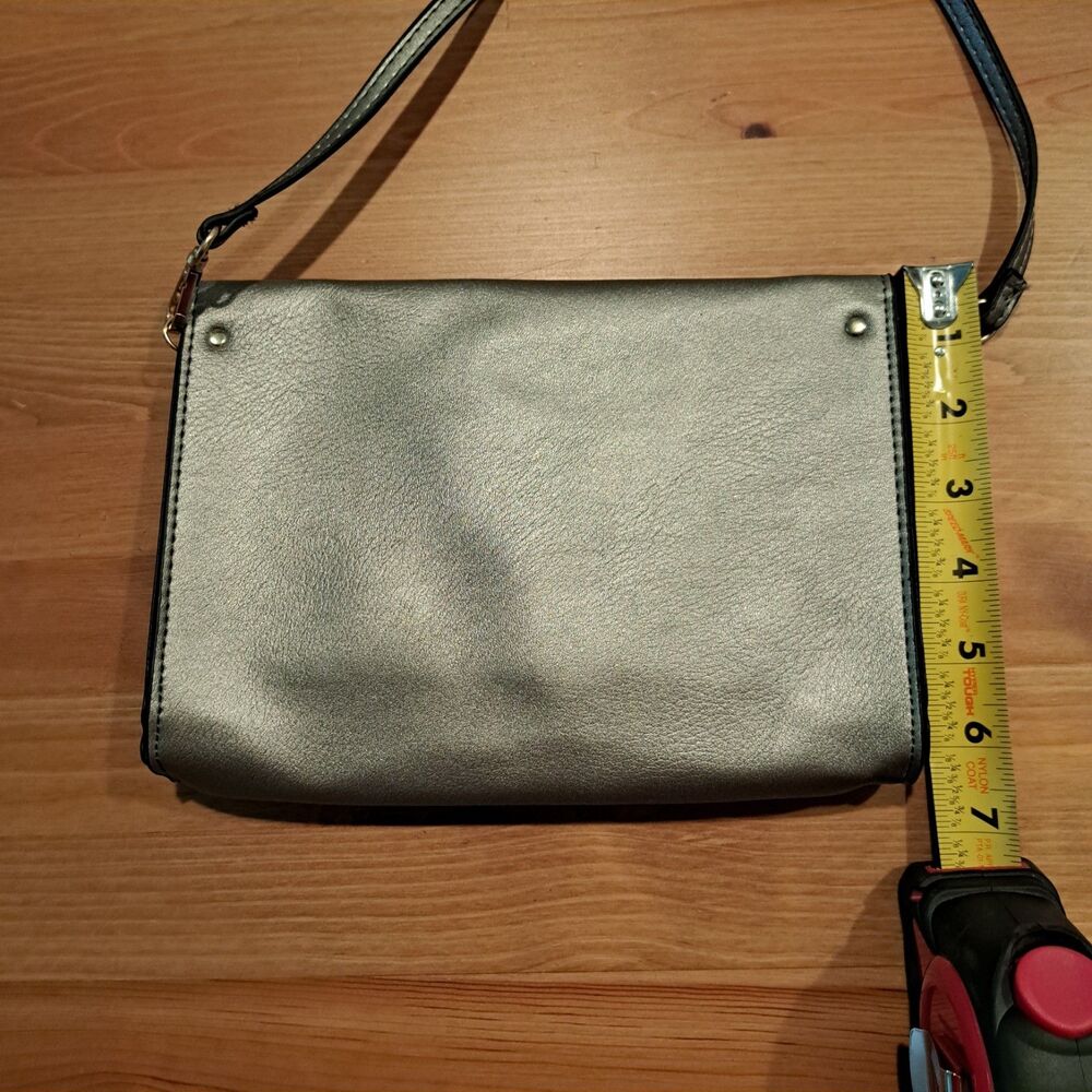 Summer & Rose Small Metallic Silver Crossbody Purse - Picture 3 of 5